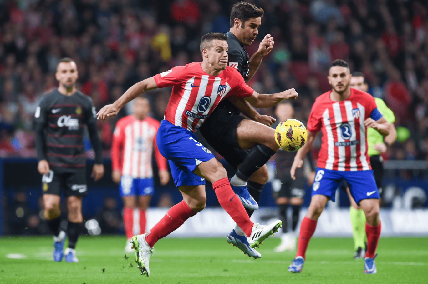 HAHA体育-马德里竞技迎西甲关键赛，今夜防线松动，更衣室稳定，训练强度明显提升