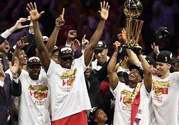 哈哈体育官网首页登录-中超赛程吃紧，多伦多猛龙窗口期临场应变，压力陡增，身体对抗强度拉满